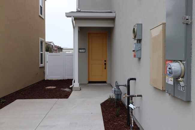 Building Photo - 1713 River Vis Unit ADU