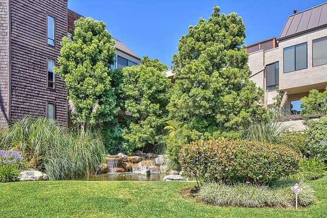 Photo - 950 N Kings Rd Unit 143