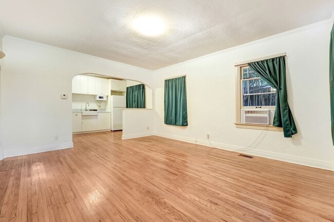 Photo - Charming Apartment in Venice Unit 706 6th Ave  A