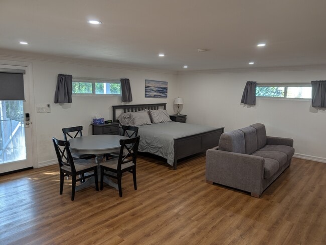 Building Photo - 10911 Sunray Pl Unit Basement