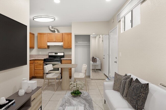 Photo - Annex on Chicago