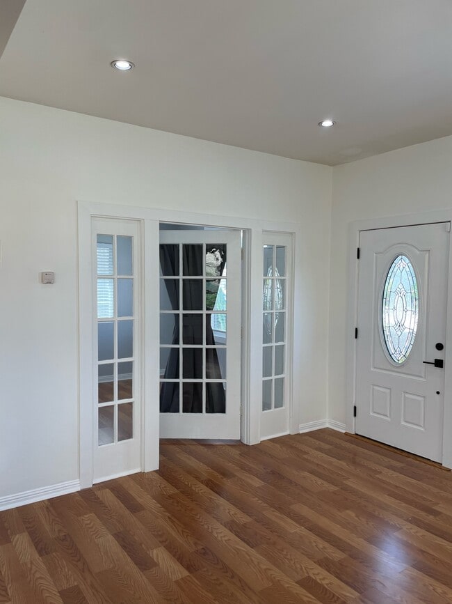 Photo - 1110 W 164th St