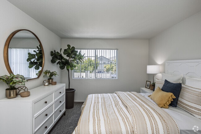 Bedford 1BR, 1BA - 616SF - Bedroom - South Pointe