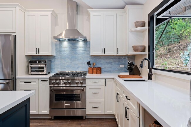 Building Photo - 914 W Anapamu St Rental