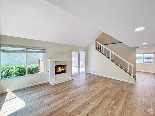 Building Photo - Spacious 4BD/2BA Townhouse in Tierrasanta ...