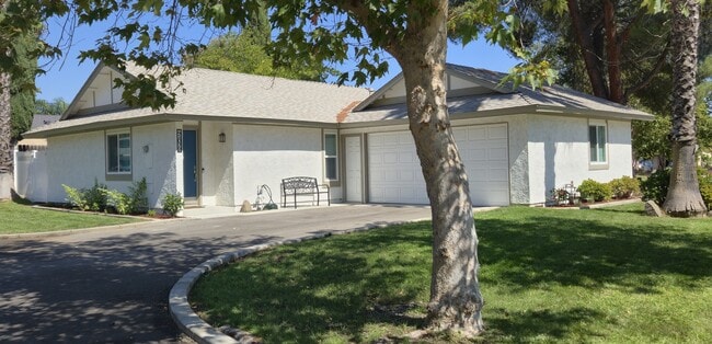 Building Photo - 41072 Via Halcon