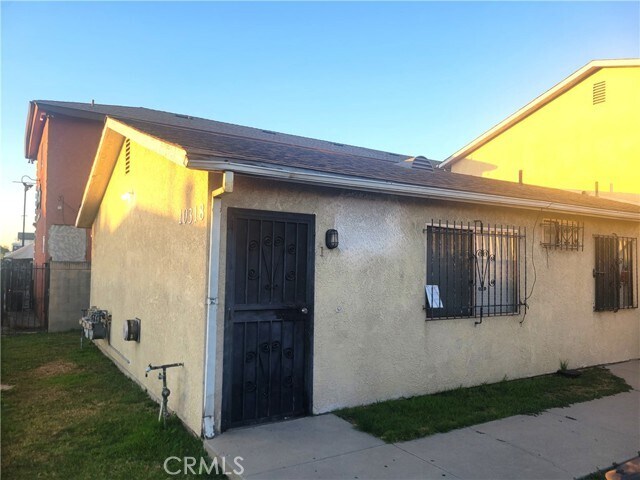 Photo - 10318 Main St