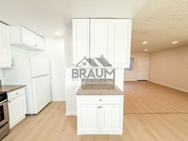 Photo - 13129 Oxnard St Unit 4