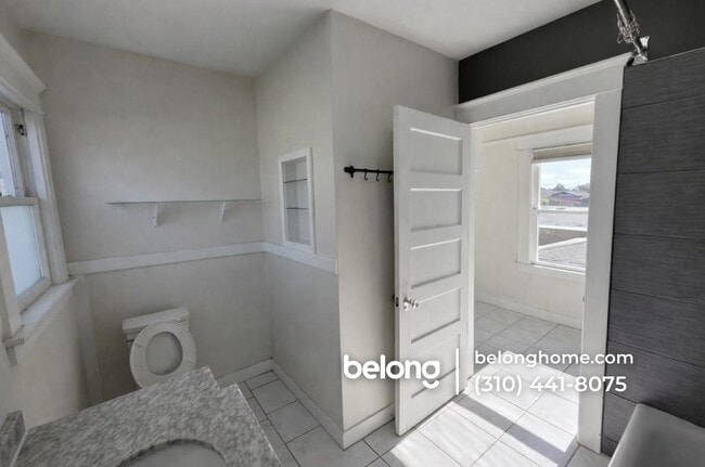 Photo - 1610 W 36th Pl