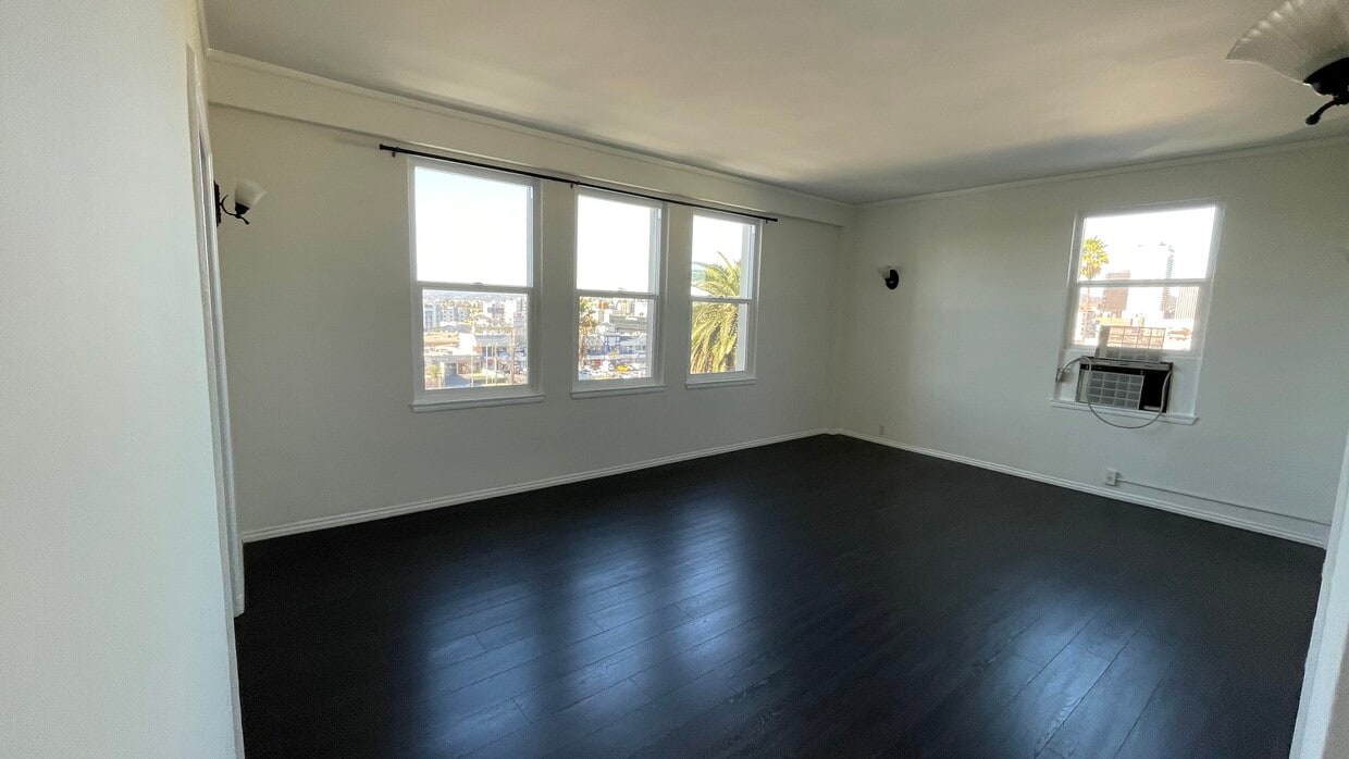 Floor Plan - Upper Wood Floors - Amazing Views