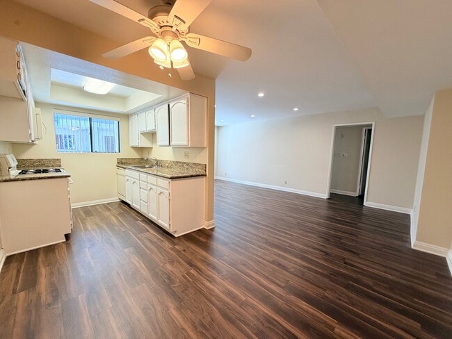 Photo - 515 E Elmwood Ave Unit 107