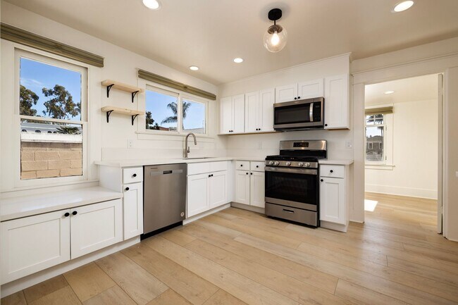 Photo - 3 Bed/2 Bath + Office Den - Downtown Santa Barbara Unit 511.5 Fig Ave.