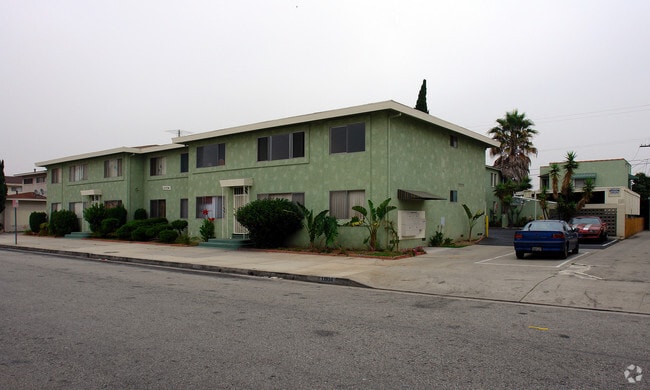 Acacia Apartments - Acacia Apartments