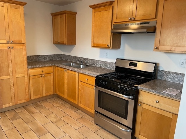 newer kitchen - 2611 Mathews Ave Unit 5