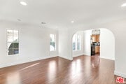 Photo - 421 N Beachwood Dr