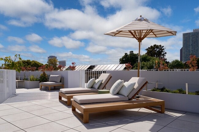 Building Photo - Comma Barrington Co-Living