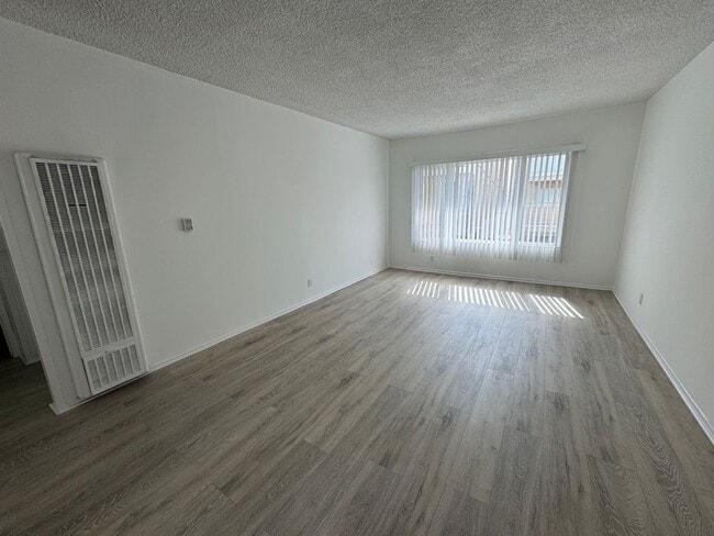 Building Photo - 12 23rd Ave Unit 4