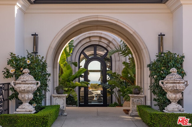 Photo - 6201 Murphy Way