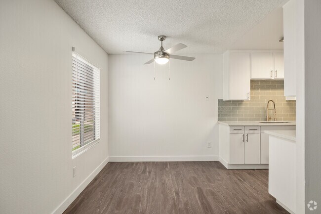 2BR, 2BA - 975SF - Palms