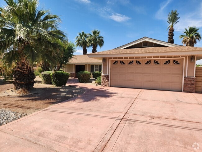 Building Photo - 79860 Fiesta Dr Rental