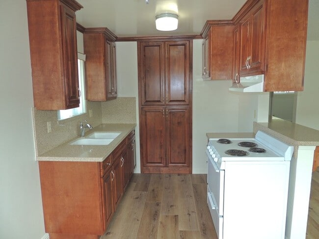 Photo - 321 Gladys Ave Unit 4