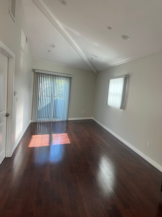 Living Room - 1250 Edris Dr Unit #4