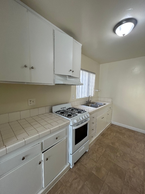 Photo - 409 N Los Robles Ave Unit 1