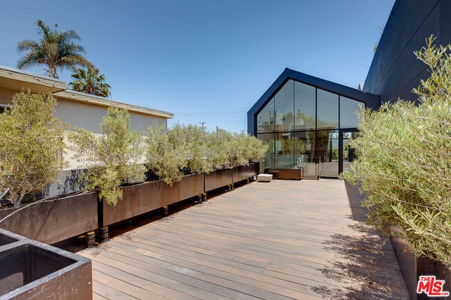 Photo - 209 Hollister Ave