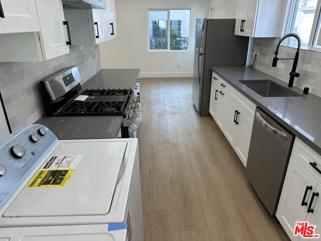 Photo - 1864 W 25th St