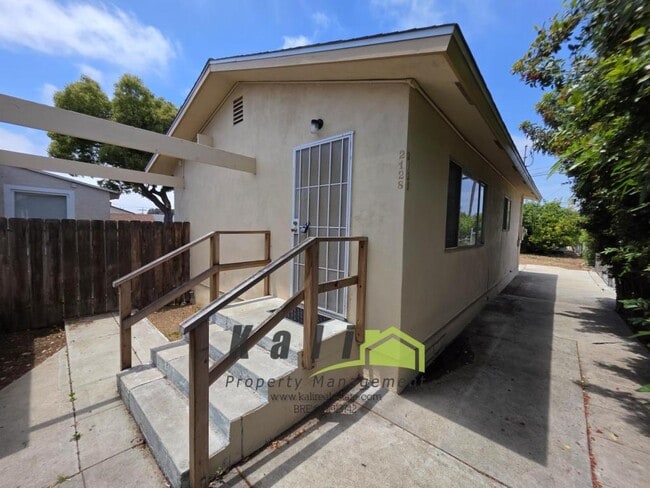 Photo - 2128 Flintridge Dr House