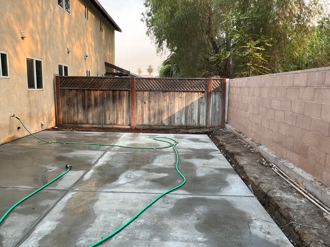 Photo - 10629 Lind Ave