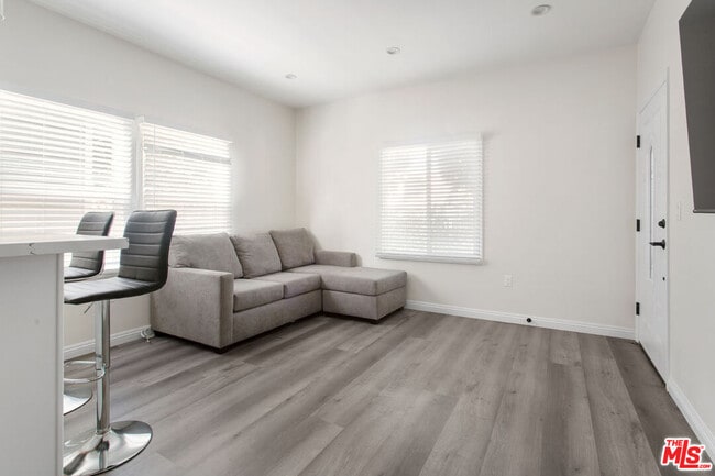 Photo - 1460 W 22nd St