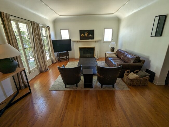 Family/living Room - 2090 E Mountain St