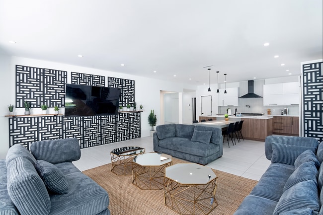 Photo - 18328 Bessemer St