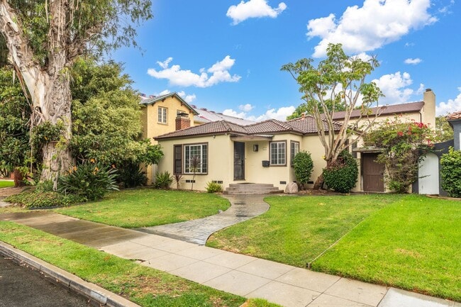 Photo - Beautiful 3 bed 2 Bath + Bonus Room home + Yard  in Old Torrance!