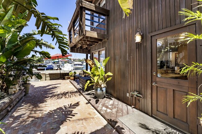 Photo - Island Getaway and Life in The Tropics