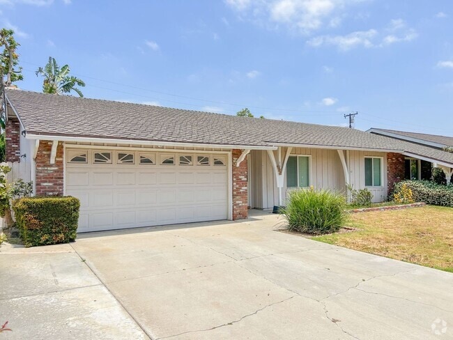 Building Photo - Santa Ana - Gorgeous Interior Remodel 4 be... Rental
