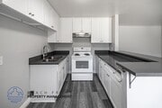 Photo - 2159 Elm