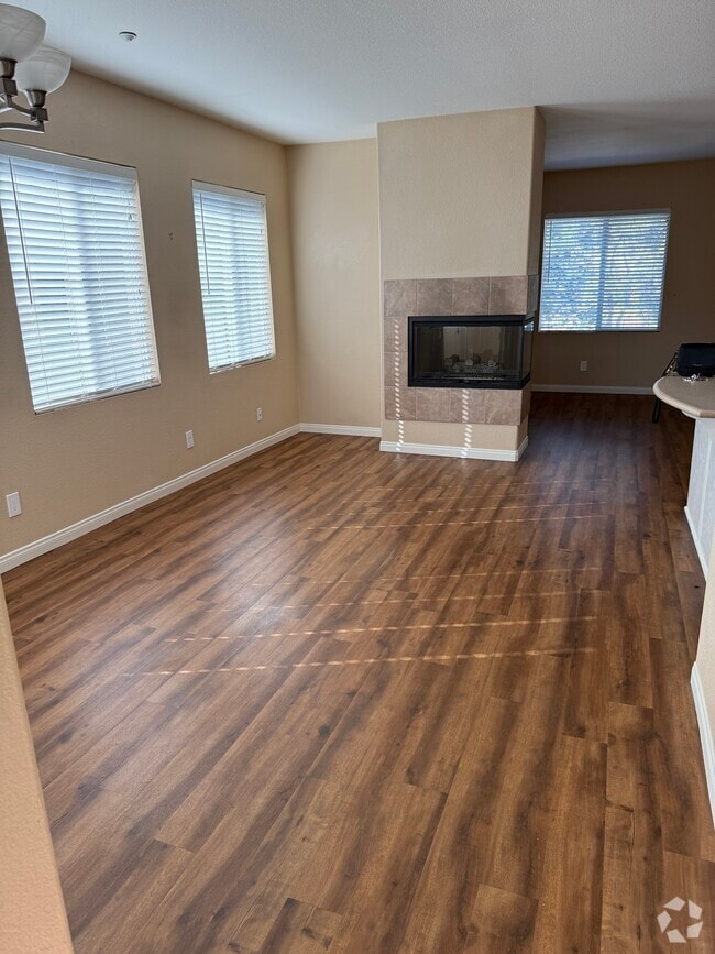 Building Photo - 3177 Dehesa Rd Unit 15 Rental
