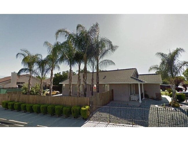 Photo - 3730 Sydney St