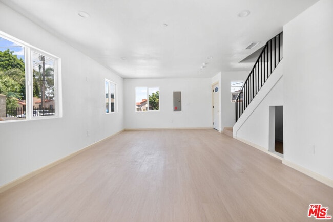 Photo - 1118 W 110th St Unit A