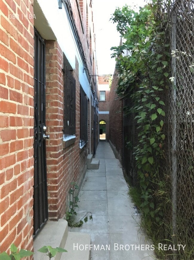 Photo - 2360 W Washington Blvd Unit 4