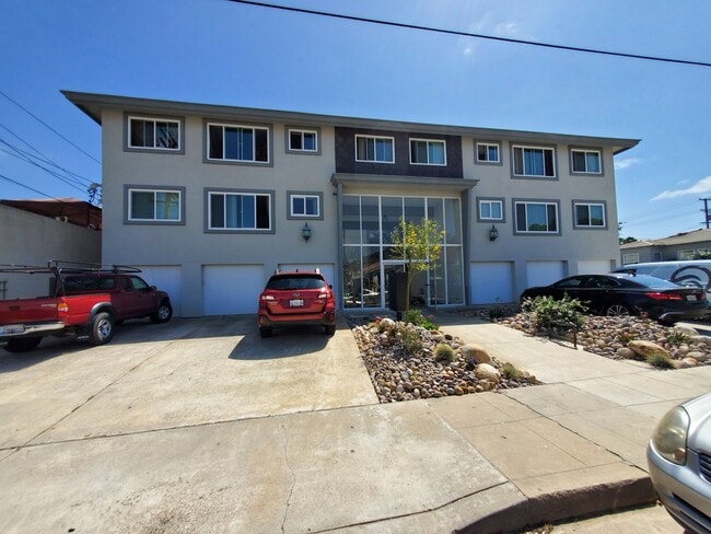 Building Photo - Villa West Apartments