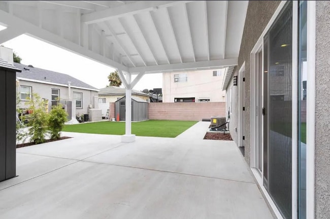 Photo - 2835 Pacific Ave