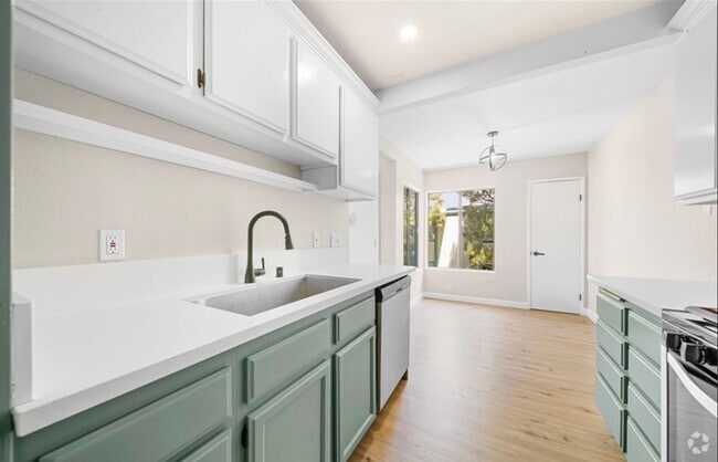 Building Photo - 20415 S Vermont Ave Unit 8 Rental