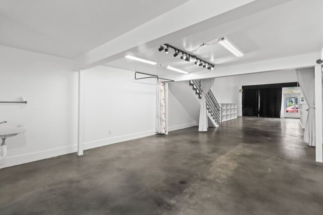 Photo - 1050 S Fairfax Ave