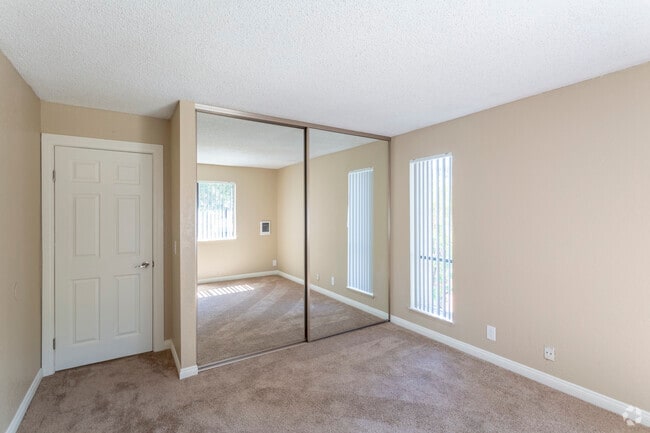 1 BR, 1 BA - 663 SF - Shadowridge Village Apartments
