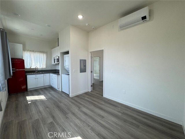 Photo - 209 N Serrano Ave