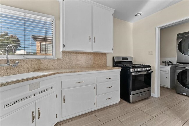 Photo - 5918 S Fairfax Ave