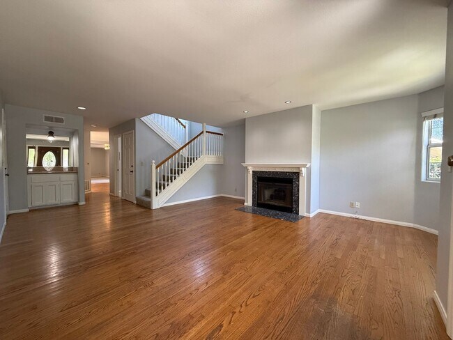 Photo - Coronado: Large 5bd/3.5ba Village Home - Multi Level